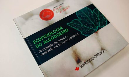 Papel dos fitormônios no algodoeiro é tema de livro lançado pela Sumitomo Chemical